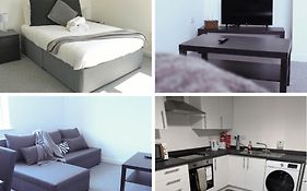 Stylish 1Br Apartment In The Heart Of Heywood